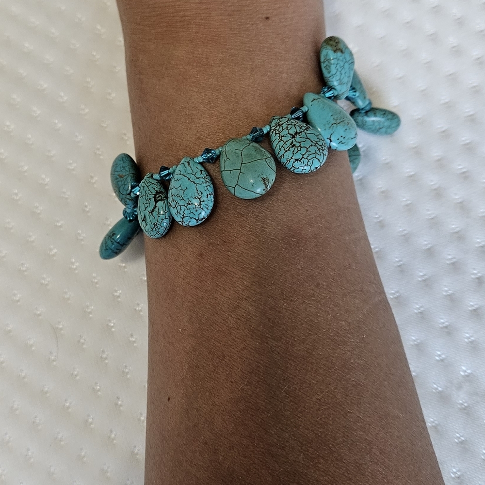 Southwest Style Turquoise Necklace, Bracelet and Earring set - Picture 12 of 14